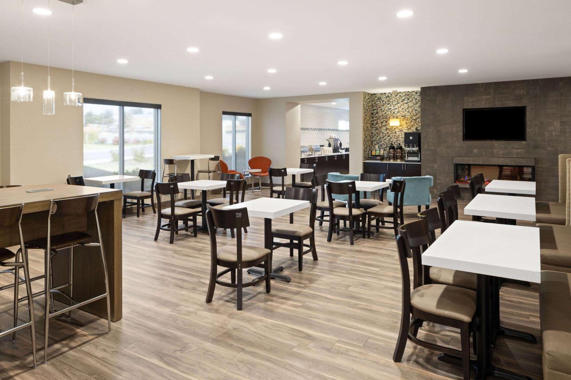 La Quinta Inn & Suites By Wyndham 韦纳奇 外观 照片