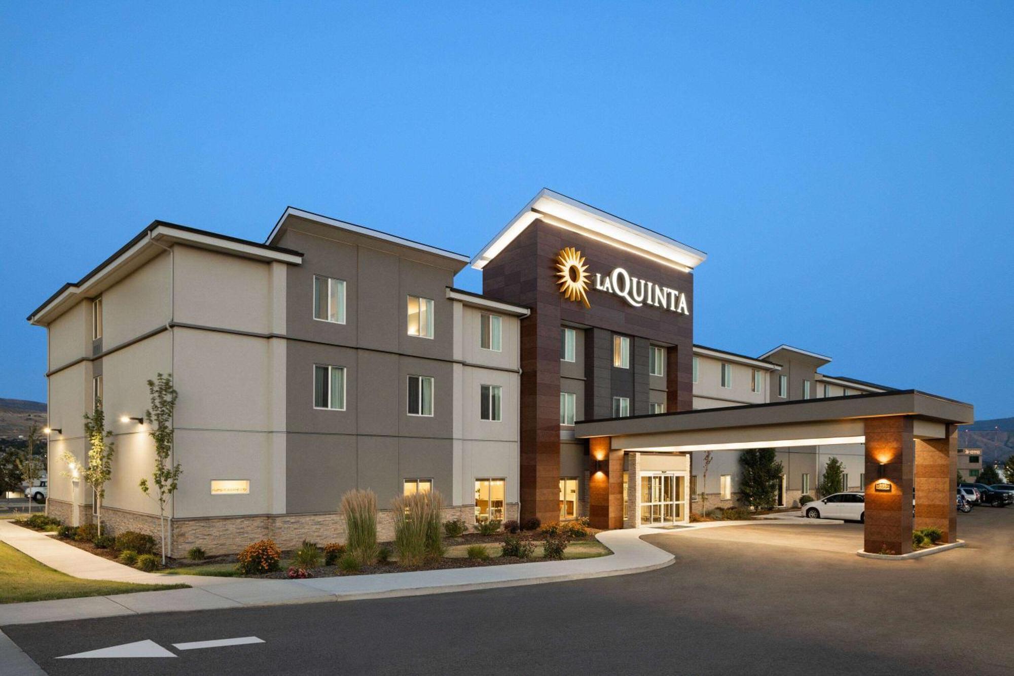 La Quinta Inn & Suites By Wyndham 韦纳奇 外观 照片