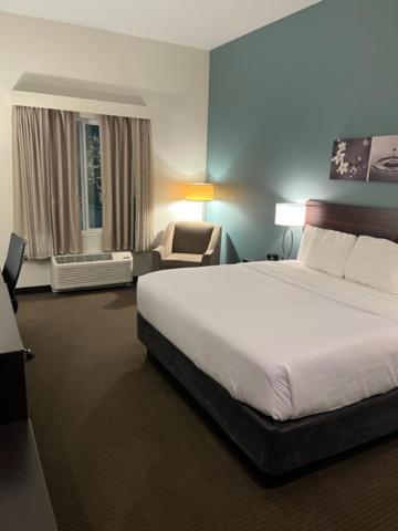 La Quinta Inn & Suites By Wyndham 韦纳奇 外观 照片